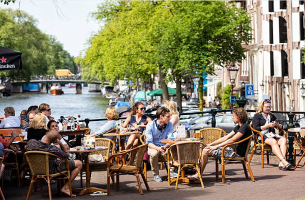 Overheid hoeft coronabeleid horeca niet te versoepelen Overheid hoeft coronabeleid horeca niet te versoepelen